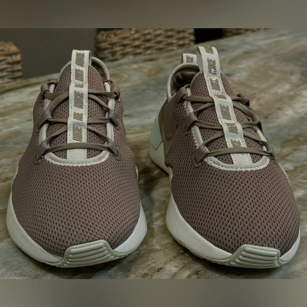 Women’s NIKE Ashin modern sneakers- sepia stone. Size 11